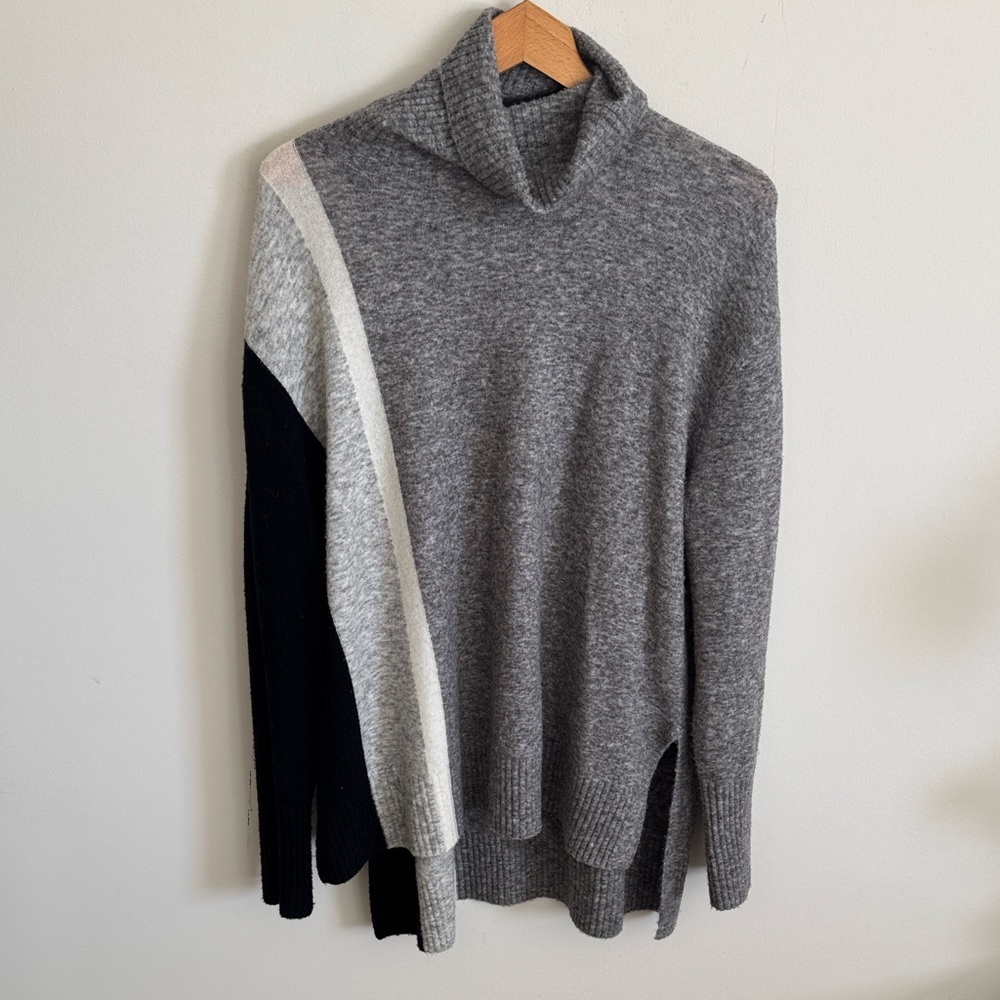 Athleta gray wool blend long sleeve Transit Colorblock Pullover Sweater sz Large - Picture 3 of 7